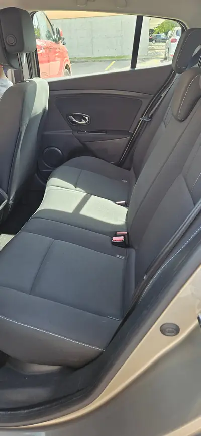 Renault Mégane 1.6 16V Expression — Berline fiable, 91 000 km, sans sinistre — dettaglio