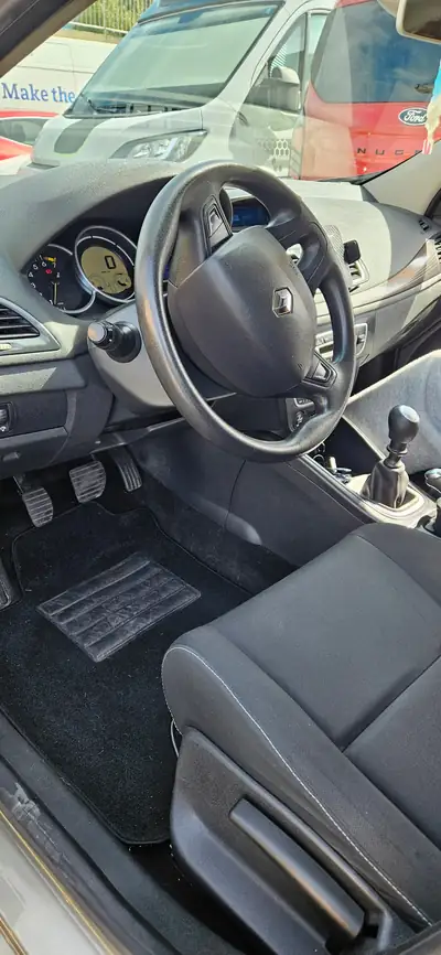 Renault Mégane 1.6 16V Expression — Berline fiable, 91 000 km, sans sinistre — cruscotto