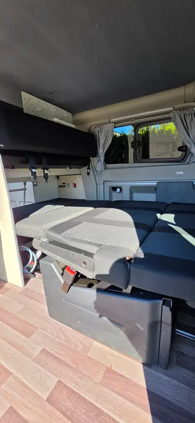 Ford Transit Custom Nugget 320 L1 — Camping-car aménagé, diesel automatique, équipements premium — detail