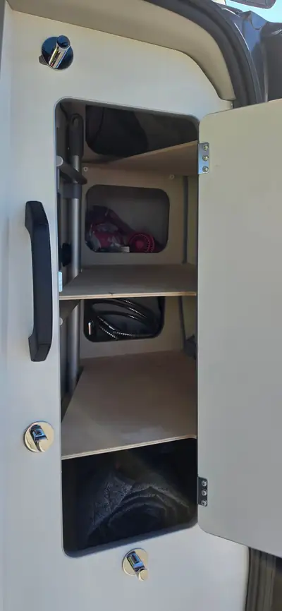Ford Transit Custom Nugget 320 L1 — Camping-car aménagé, diesel automatique, équipements premium — Thumbnail 12