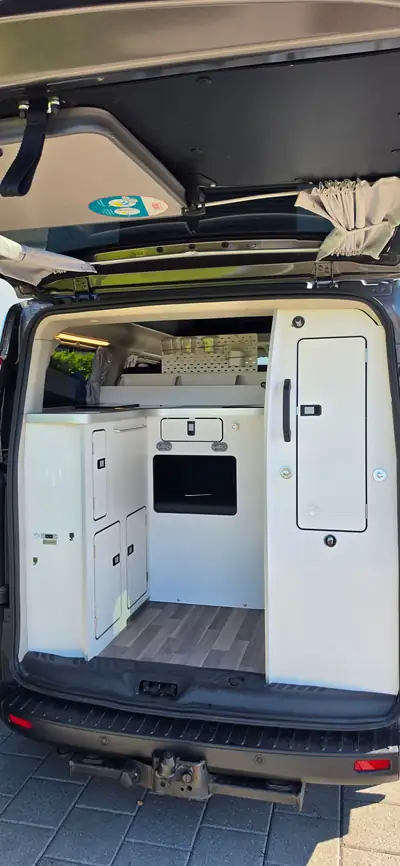 Ford Transit Custom Nugget 320 L1 — Camping-car aménagé, diesel automatique, équipements premium — Thumbnail 10