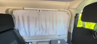 Ford Transit Custom Nugget 320 L1 — Camping-car aménagé, diesel automatique, équipements premium — Thumbnail 15