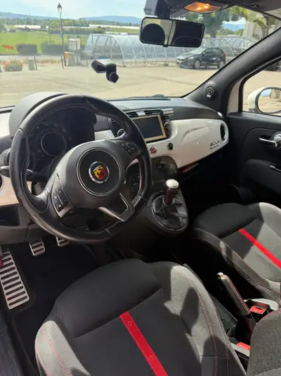 FIAT 500 Abarth 1.4 T-Jet 135 — Citadine sportive dynamique, 113'300 km — cruscotto
