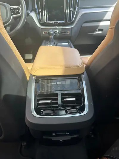 Volvo XC60 2.0 D4 Inscription AWD — SUV premium diesel, 97'000 km, traction intégrale — Miniature 9