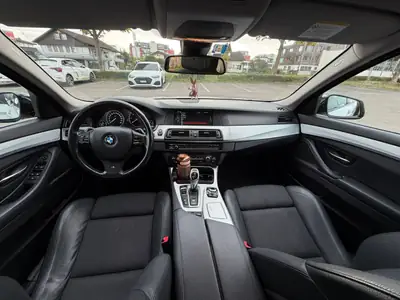 BMW 525d xDrive — Break diesel performant, 218 ch, transmission intégrale — fianco