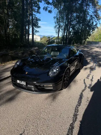 Porsche 911 Carrera 4 GTS 2024 — Performance intégrale et technologie Swiss Package — exterior view