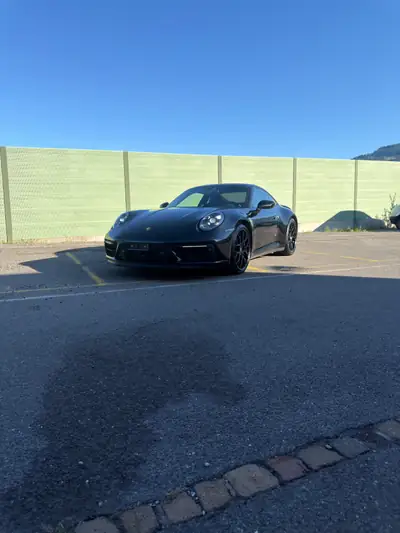 Porsche 911 Carrera 4 GTS 2024 — Performance intégrale et technologie Swiss Package — interior