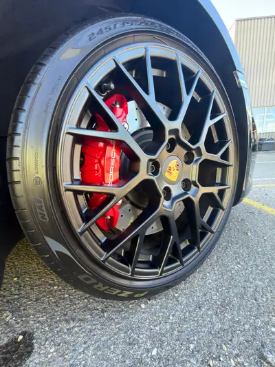 Porsche 911 Carrera 4 GTS 2024 — Performance intégrale et technologie Swiss Package — Thumbnail 9