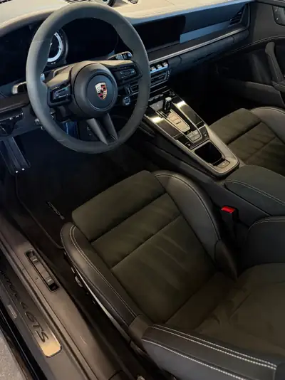 Porsche 911 Carrera 4 GTS 2024 — Performance intégrale et technologie Swiss Package — Thumbnail 10