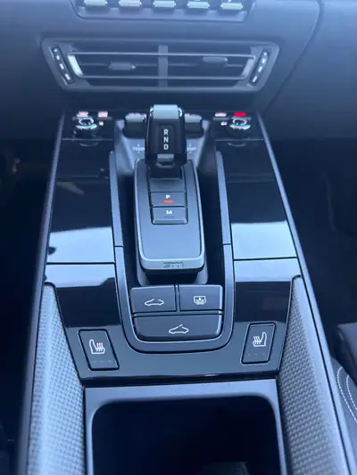 Porsche 911 Carrera 4 GTS 2024 — Performance intégrale et technologie Swiss Package — Thumbnail 16
