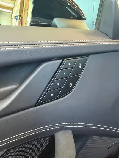 Porsche 911 Carrera 4 GTS 2024 — Performance intégrale et technologie Swiss Package — Thumbnail 19