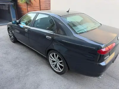 ALFA ROMEO 166 3.2 V6 24V TI — Berline de prestige, moteur 240 ch affirmé — côté
