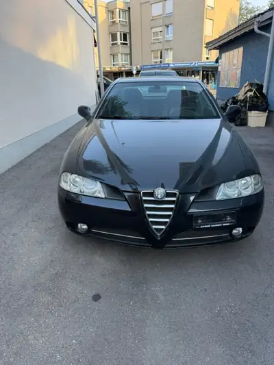 ALFA ROMEO 166 3.2 V6 24V TI — Berline de prestige, moteur 240 ch affirmé — intérieur