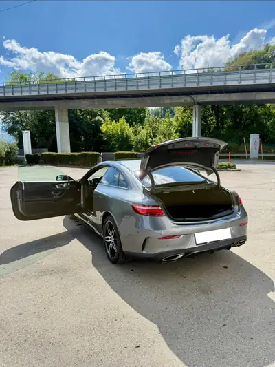 Mercedes-Benz E 200 AMG Line 4matic — Coupé dynamique, traction intégrale et 184 ch — intérieur
