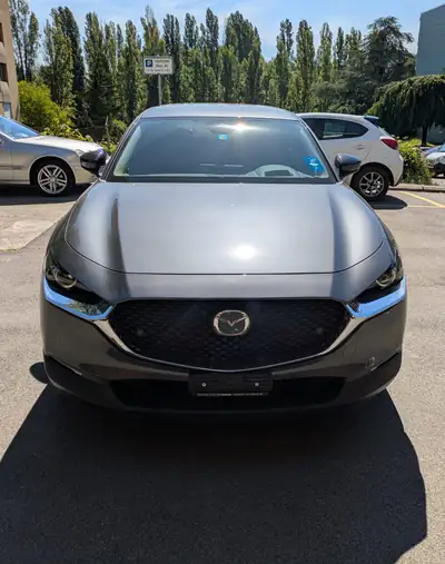 Mazda CX-30 2.0 186 Homura — SUV compact hybride, très faible kilométrage — fianco