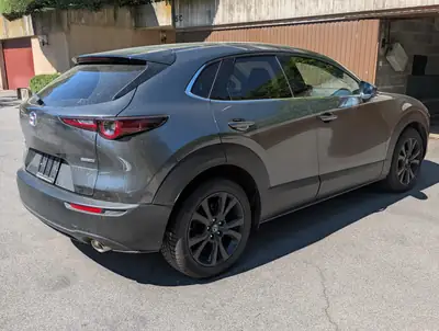 Mazda CX-30 2.0 186 Homura — SUV compact hybride, très faible kilométrage — vista posteriore