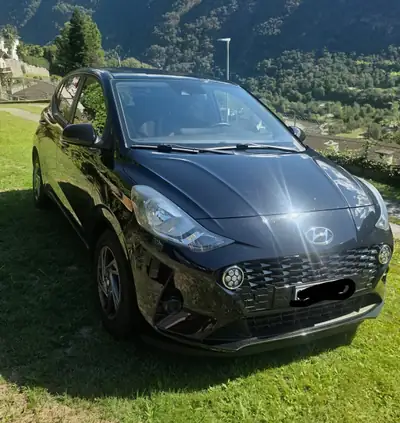 Hyundai i10 1.0 Launch — Citadine fiable et économe, 70 000 km seulement — interior