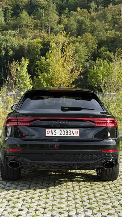 Audi RSQ8 4.0 V8 TFSI — Monstre de puissance 599 ch, design noir intégral — vue extérieure