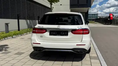 Mercedes-Benz E 43 AMG — Break sport 401 ch, 4x4 intégrale, équipement premium — intérieur