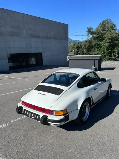 Porsche 911 3.2 Carrera 1984 — Légende des années 80, transmission manuelle authentique — side view