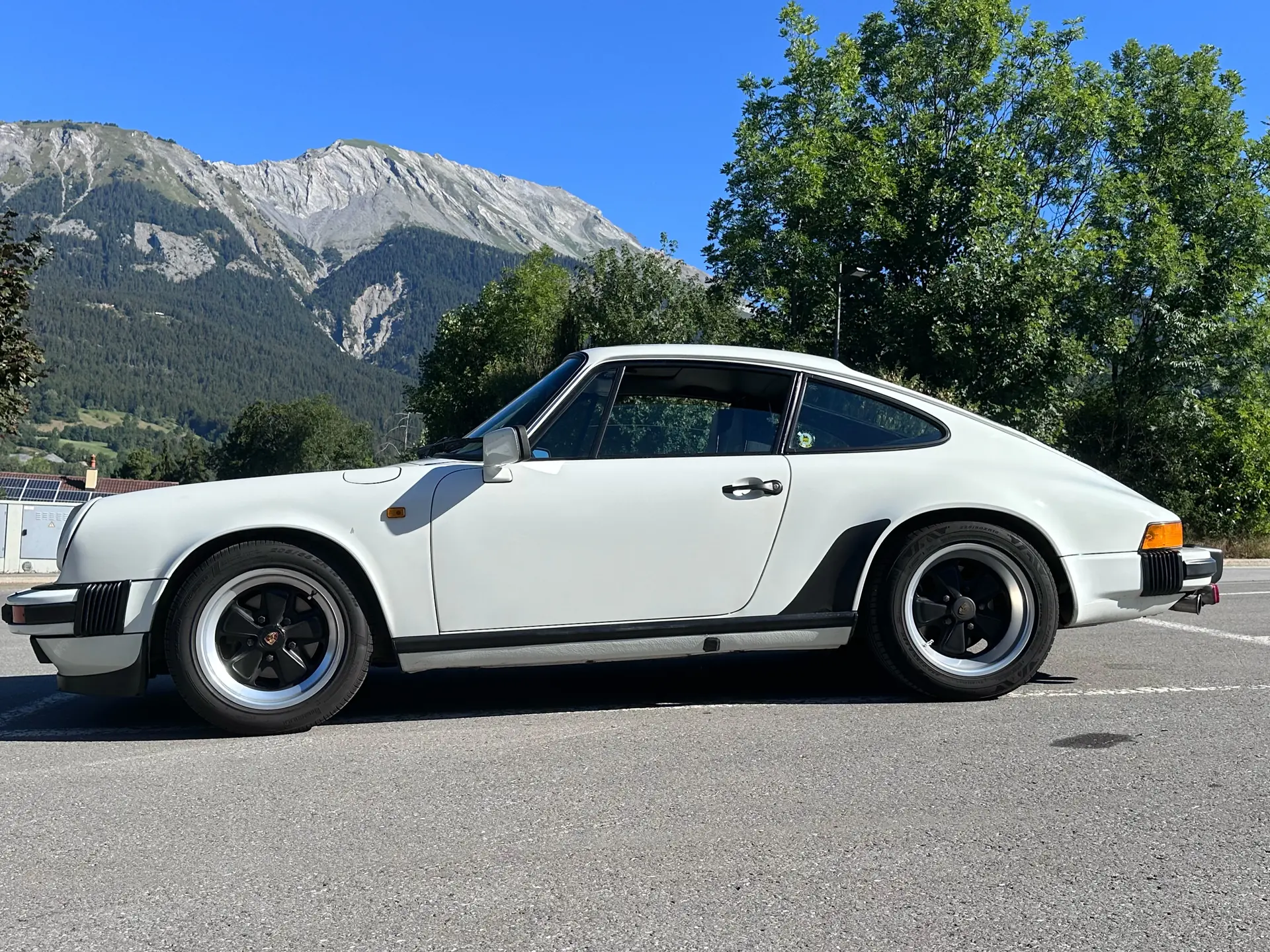 Porsche 911 3.2 Carrera 1984 — Légende des années 80, transmission manuelle authentique
