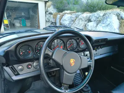Porsche 911 3.2 Carrera 1984 — Légende des années 80, transmission manuelle authentique — detail