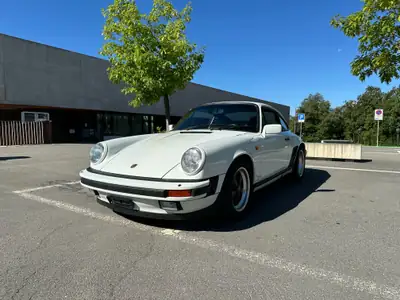 Porsche 911 3.2 Carrera 1984 — Légende des années 80, transmission manuelle authentique — interior