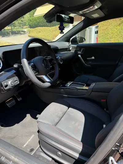 Mercedes-Benz A 200 Estate 2025 — Hybride essence, 5700 km seulement — Innenraum