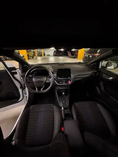 Ford Puma 1.0 EcoBoost Hybrid 155 ST-Line X — SUV compact hybride, 10'300 km seulement — tableau de bord