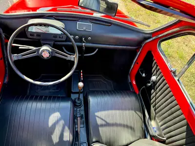 FIAT 500L 1968 — Icône vintage restaurée, statut vétéran, nouvelle peinture — dashboard