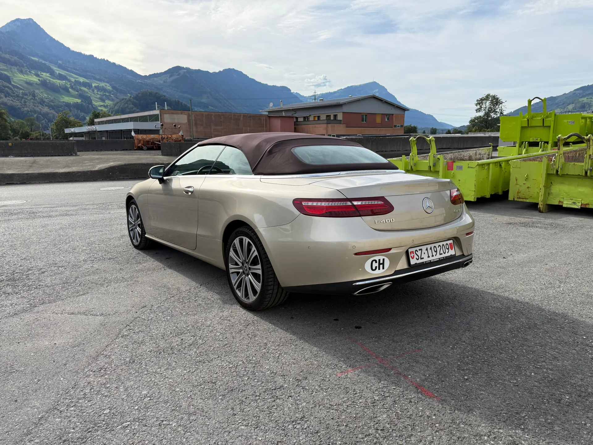 Mercedes-Benz E 400 Avantgarde 4Matic — Cabriolet élégant, 49 000 km, motorisation 333 ch — vue extérieure