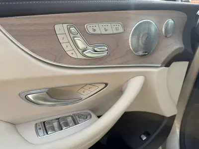 Mercedes-Benz E 400 Avantgarde 4Matic — Cabriolet élégant, 49 000 km, motorisation 333 ch — Miniature 11