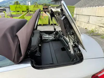 Mercedes-Benz E 400 Avantgarde 4Matic — Cabriolet élégant, 49 000 km, motorisation 333 ch — Miniature 18