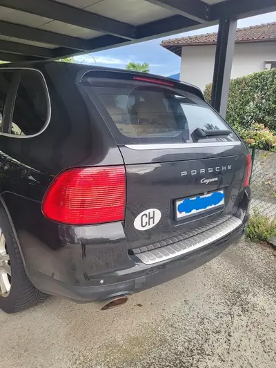 Porsche Cayenne 3.2 V6 — SUV prestige 2005, transmission intégrale, finition impeccable — côté