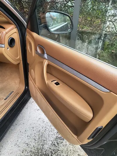 Porsche Cayenne 3.2 V6 — SUV prestige 2005, transmission intégrale, finition impeccable — tableau de bord