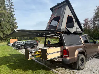 Volkswagen Amarok 2.0 TDI 180 Dark Label — Pick-up 4x4 camping-ready, sans accident — Seitenansicht