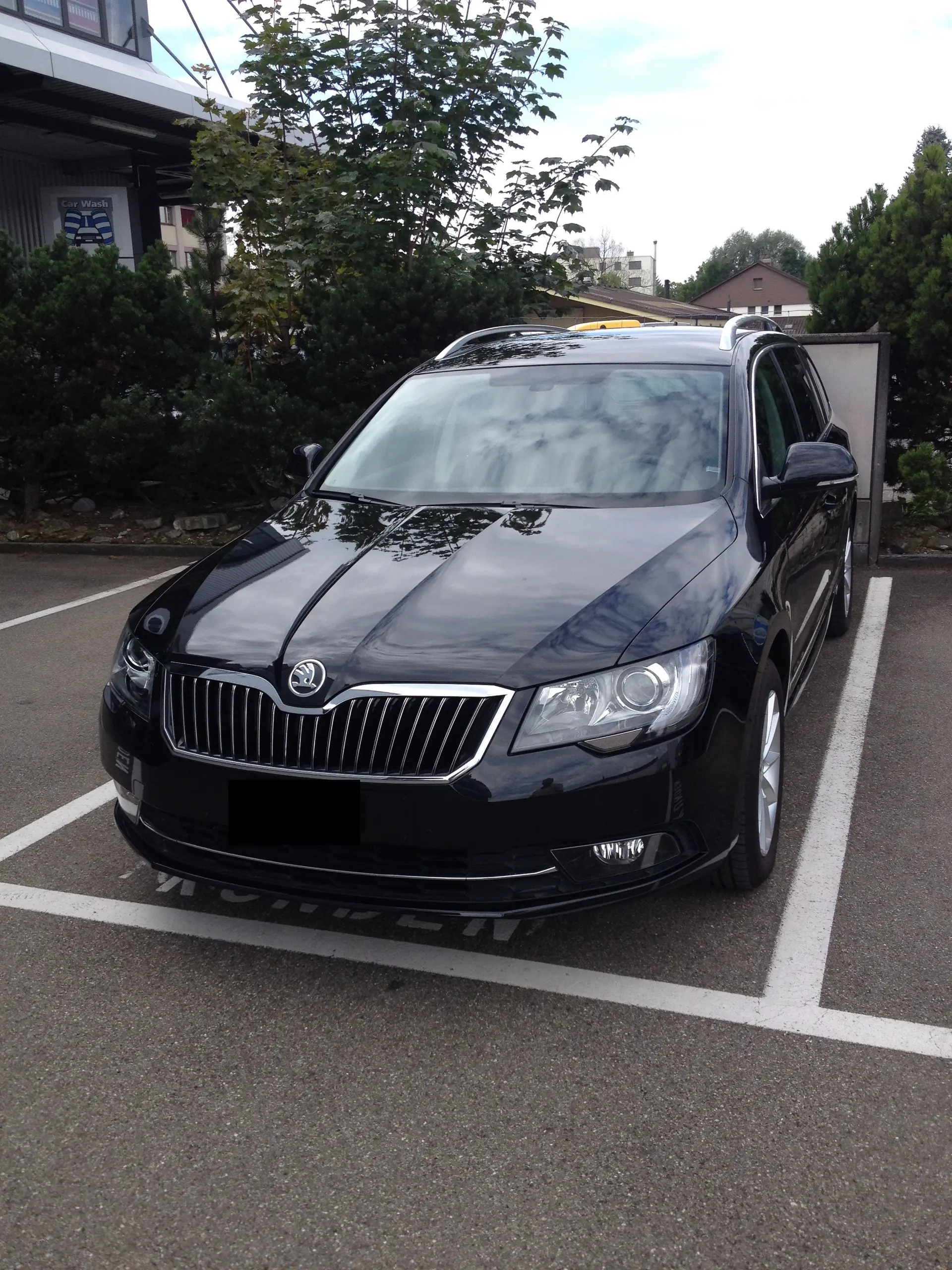 Skoda Superb 2.0 TDI 140 — Break familial robuste, 170'000 km, sans sinistre — Außenansicht