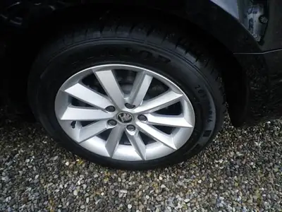 Skoda Superb 2.0 TDI 140 — Break familial robuste, 170'000 km, sans sinistre — Armaturenbrett