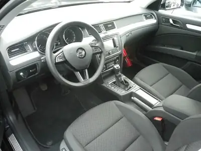 Skoda Superb 2.0 TDI 140 — Break familial robuste, 170'000 km, sans sinistre — Innenraum