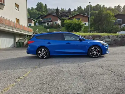 Ford Focus 2.0 TDCi ST Line — Break diesel automatique, équipé B&O et Head-Up — Heckansicht