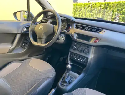 Citroën C3 1.2 PureTech Seduction — Citadine fiable, 95'600 km, noir métallisé — cruscotto