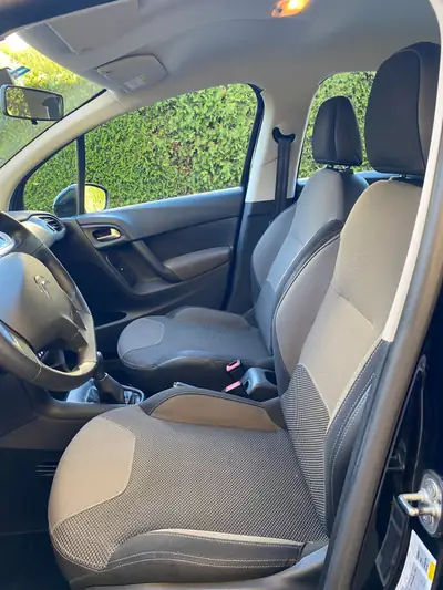 Citroën C3 1.2 PureTech Seduction — Citadine fiable, 95'600 km, noir métallisé — interni