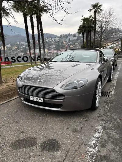 Aston Martin V8 Vantage 4.7 Sportshift — Cabriolet sportif, 425 ch et seulement 53 400 km — vista esterna