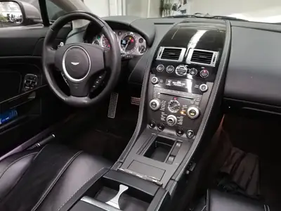 Aston Martin V8 Vantage 4.7 Sportshift — Cabriolet sportif, 425 ch et seulement 53 400 km — dettaglio