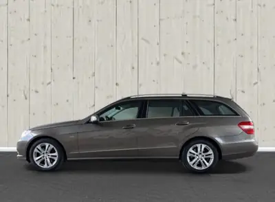 Mercedes-Benz E 250 CDI BlueEF — Berline Familiale Diesel Efficace, Traction Intégrale — côté