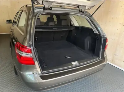 Mercedes-Benz E 250 CDI BlueEF — Berline Familiale Diesel Efficace, Traction Intégrale — détail