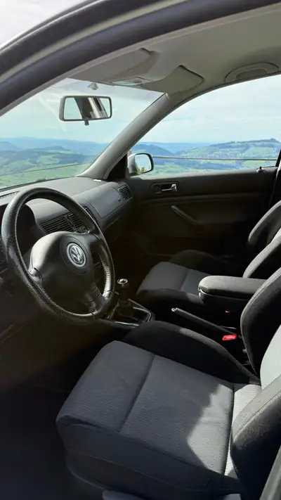 VW Golf 1.6 Pacific — Berline compacte fiable, 224 000 km, équipée Bluetooth — dettaglio