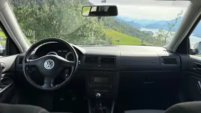 VW Golf 1.6 Pacific — Berline compacte fiable, 224 000 km, équipée Bluetooth — cruscotto