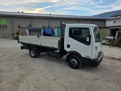 Nissan Cabstar 2.5 T 136 Pro — Utilitaire robuste diesel, 68'000 km seulement — côté