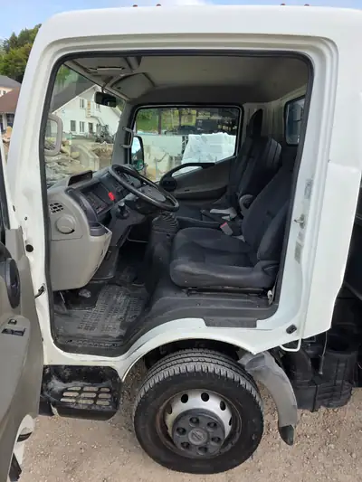 Nissan Cabstar 2.5 T 136 Pro — Utilitaire robuste diesel, 68'000 km seulement — détail